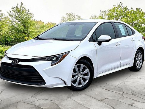 Used 2023 Toyota Corolla LE image 1