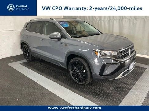 Certified 2023 Volkswagen Taos SE w/ Panoramic Sunroof Package AWD/4WD image 1