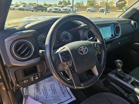 Used 2017 Toyota Tacoma TRD Sport w/ Tow Package (A/T) AWD/4WD image 15