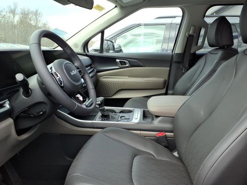 New 2026 Kia Carnival FWD image 6