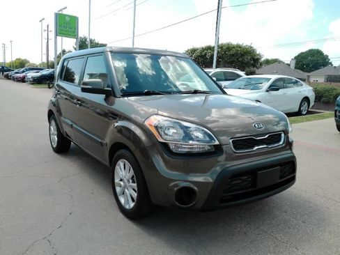 Used 2012 Kia Soul + w/ Audio Pkg FWD image 4