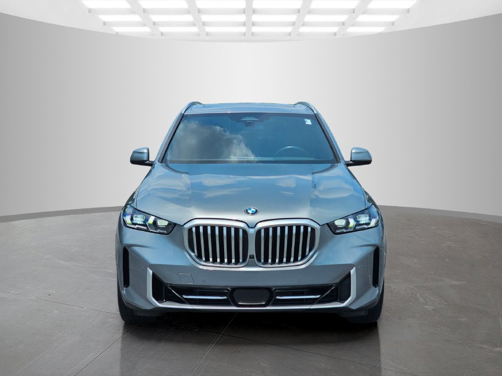 Certified 2024 BMW X5 xDrive40i w/ Premium Package AWD/4WD image 2