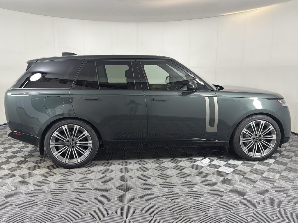 Used 2025 Land Rover Range Rover SE AWD/4WD image 13