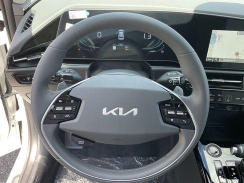 Used 2025 Kia Niro FWD image 30