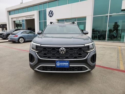 New 2026 Volkswagen Atlas Cross Sport SE image 2