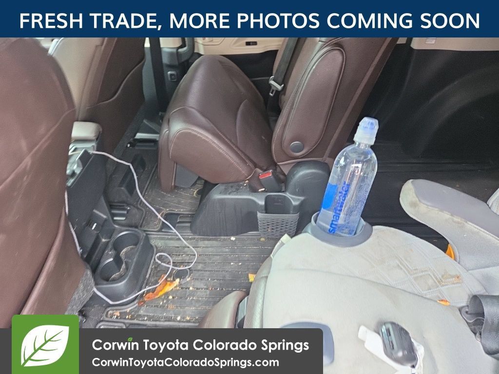 Used 2022 Toyota Sienna Platinum AWD/4WD image 9