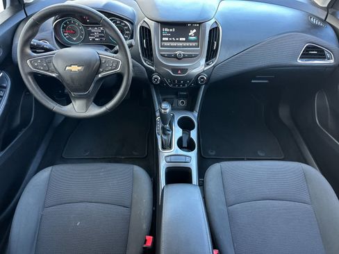 Used 2017 Chevrolet Cruze LT w/ Convenience Package FWD image 3