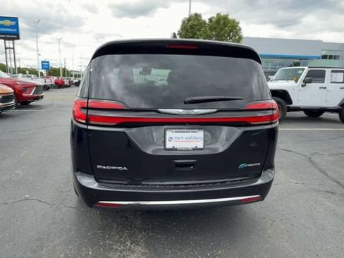 Used 2024 Chrysler Pacifica Limited FWD image 7