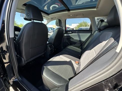 Certified 2023 Volkswagen Taos SE w/ Panoramic Sunroof Package AWD/4WD image 21