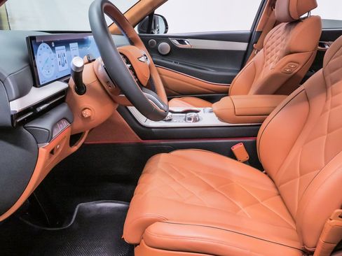 Certified 2025 Genesis GV80 3.5T Prestige image 9