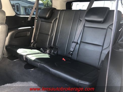 Used 2019 Chevrolet Suburban LT image 18