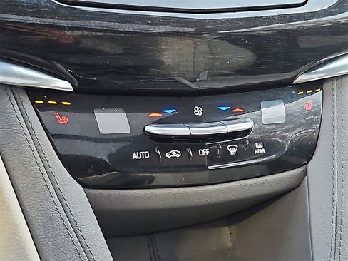 Used 2020 Cadillac XT6 Premium Luxury w/ LPO, Floor Liner Package image 17