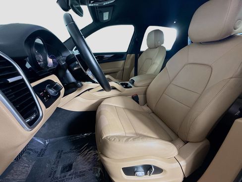 Used 2020 Porsche Cayenne Base image 20