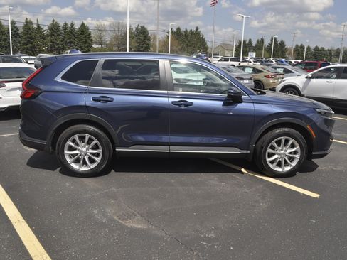 Used 2025 Honda CR-V EX image 8