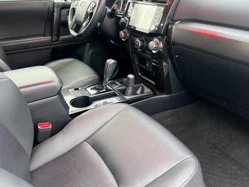 Used 2021 Toyota 4Runner Venture w/ Moonroof Package image 18