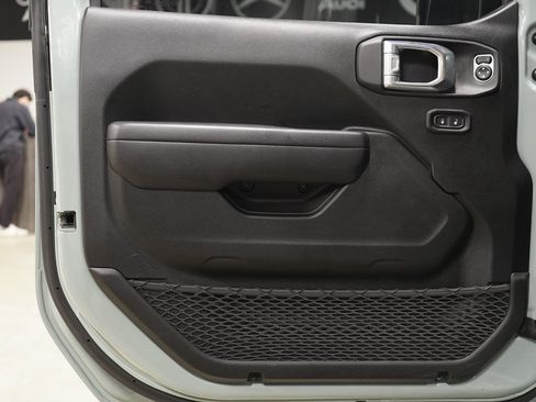 Used 2024 Jeep Wrangler Unlimited AWD/4WD image 9