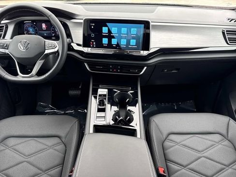 Used 2025 Volkswagen Atlas Cross Sport SE image 18
