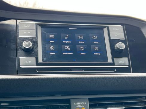 Used 2024 Volkswagen Jetta SE image 21