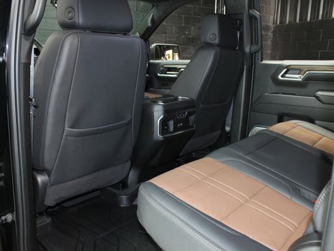 Used 2025 Chevrolet Silverado 1500 High Country w/ High Country Premium Package AWD/4WD image 45