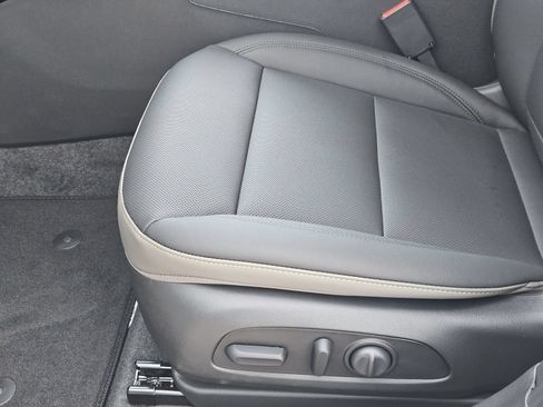 New 2026 Chevrolet Trax ACTIV w/ Sunroof Package FWD image 25