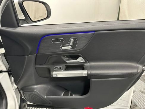 Used 2023 Mercedes-Benz GLB 250 4MATIC image 31