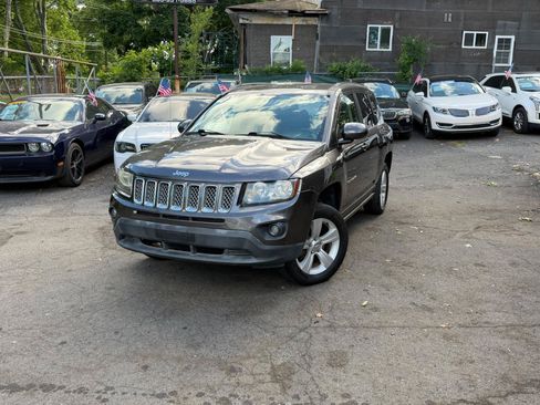 Used 2014 Jeep Compass Latitude AWD/4WD image 3