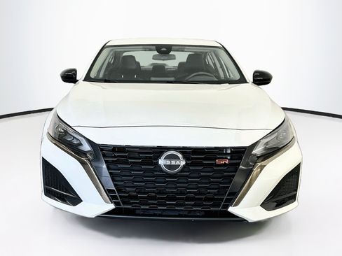 Used 2024 Nissan Altima 2.5 SR FWD image 2