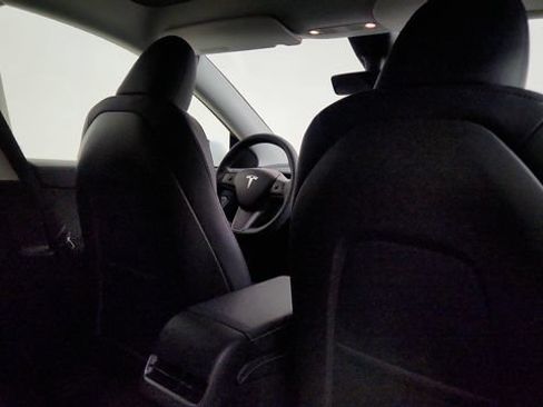 Used 2024 Tesla Model Y 2WD image 39