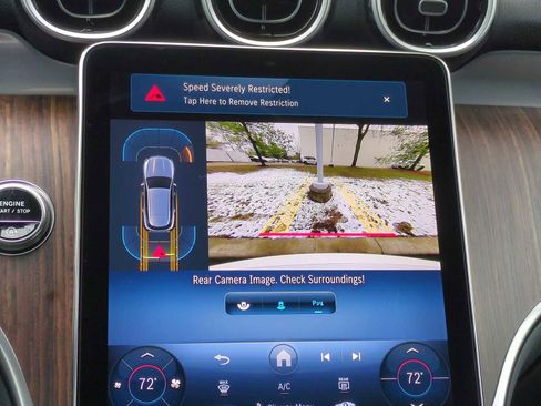 Used 2025 Mercedes-Benz GLC 300 4MATIC image 29