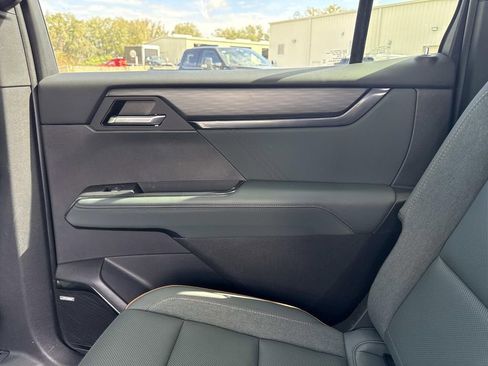 Used 2024 GMC Acadia AT4 w/ Super Cruise Package image 15