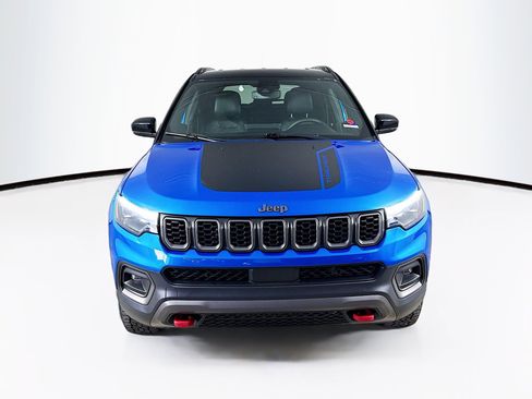 Used 2025 Jeep Compass Trailhawk w/ Trailhawk Elite Group image 3
