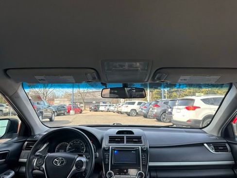 Used 2014 Toyota Camry SE image 19