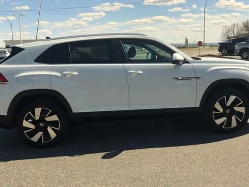 Used 2025 Volkswagen Atlas Cross Sport SE AWD/4WD image 9