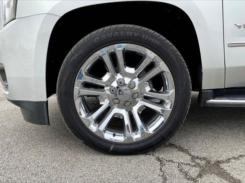 Used 2019 GMC Yukon XL SLT w/ Premium Edition image 8