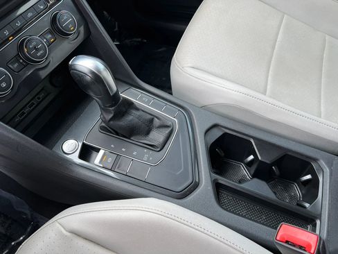Used 2020 Volkswagen Tiguan SE image 19
