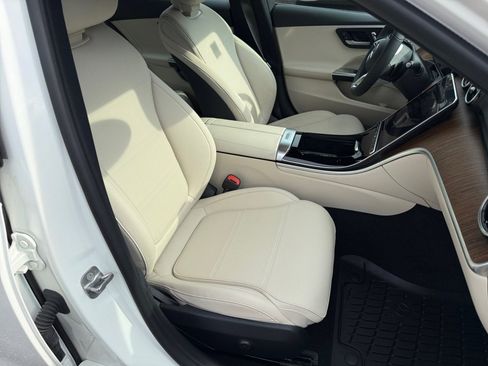 Used 2024 Mercedes-Benz C 300 4MATIC Sedan image 32