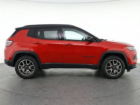 Used 2025 Jeep Compass Trailhawk AWD/4WD image 11
