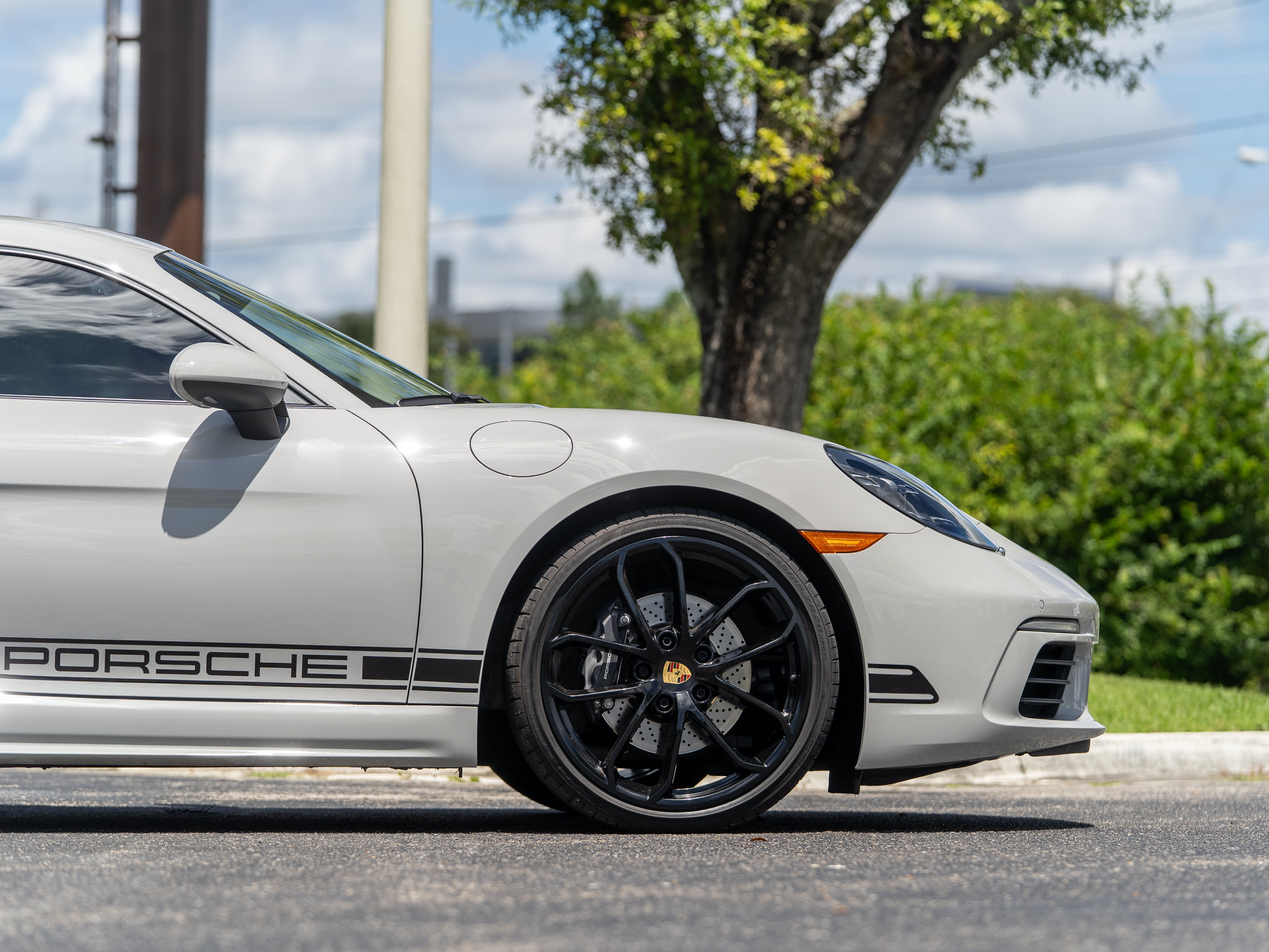 Used 2025 Porsche 718 Cayman RWD image 7