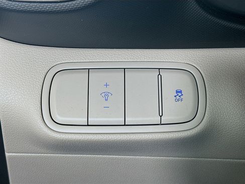 Used 2024 Hyundai Venue SEL image 16