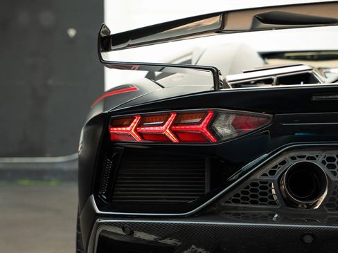 Used 2021 Lamborghini Aventador SVJ AWD/4WD image 35