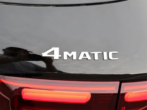 New 2025 Mercedes-Benz GLB 250 4MATIC image 9