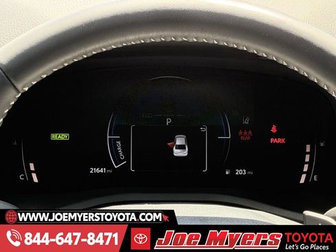 Used 2025 Toyota Camry SE w/ Convenience Package image 16