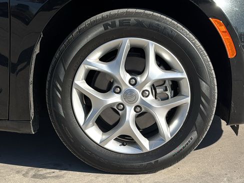 Certified 2020 Chrysler Pacifica Touring w/ Tire & Wheel Group image 29
