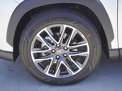 Certified 2026 Toyota Corolla Cross XLE w/ Convenience Package FWD image 23