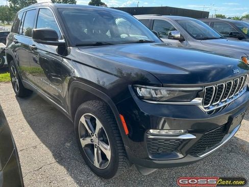 Used 2023 Jeep Grand Cherokee 4WD 4xe w/ Luxury Tech Group II image 2
