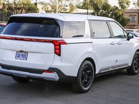 New 2026 Kia Carnival image 9