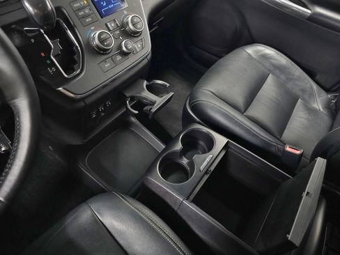 Used 2015 Toyota Sienna SE FWD image 26