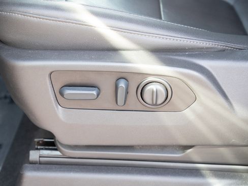 Used 2022 GMC Sierra 2500 SLT w/ SLT Preferred Package image 21