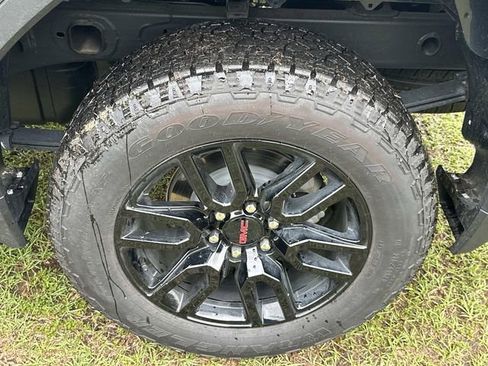 Used 2025 GMC Sierra 1500 Elevation image 12