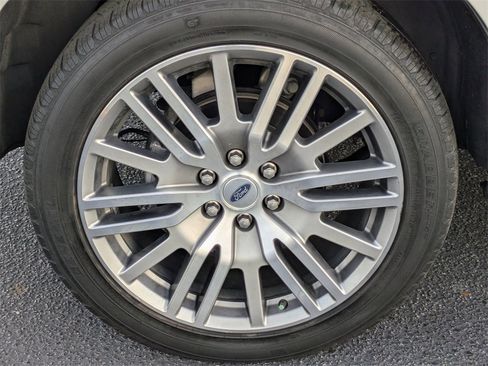 Used 2022 Ford Expedition Limited image 12